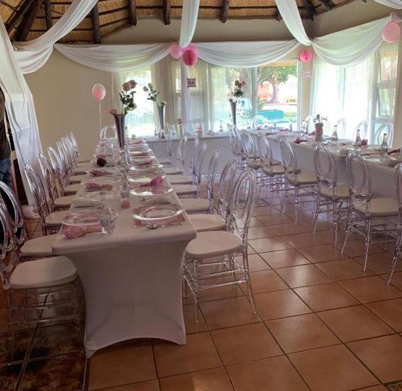 בית מלון כפרי Makhadzi S Clouds Lodge