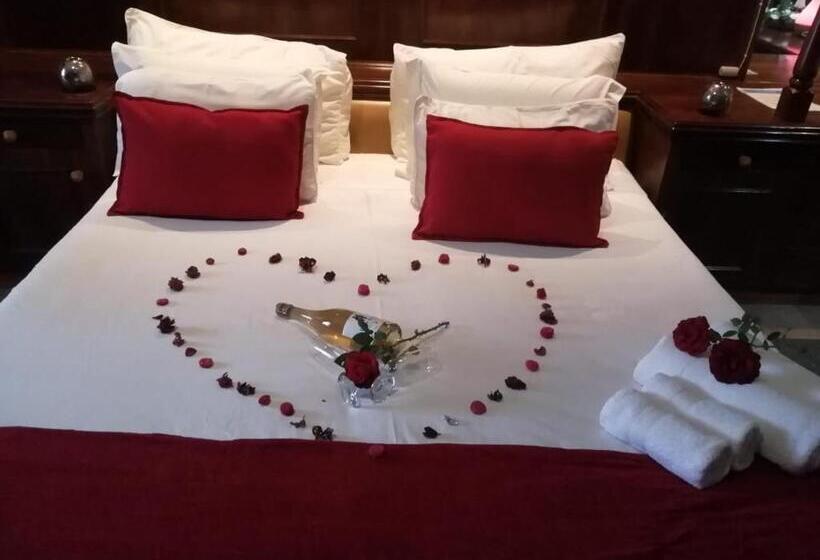 בית מלון כפרי Makhadzi S Clouds Lodge