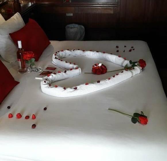 בית מלון כפרי Makhadzi S Clouds Lodge