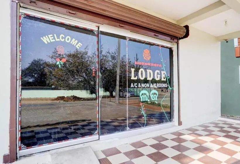 Hotelli Oyo Gurukrupa Lodge