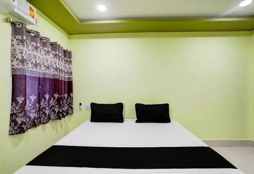 Hotelli Oyo Gurukrupa Lodge