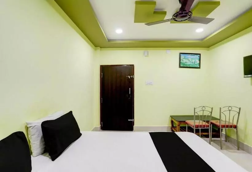 Hotelli Oyo Gurukrupa Lodge
