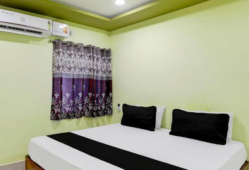 בית מלון כפרי Oyo Gurukrupa Lodge