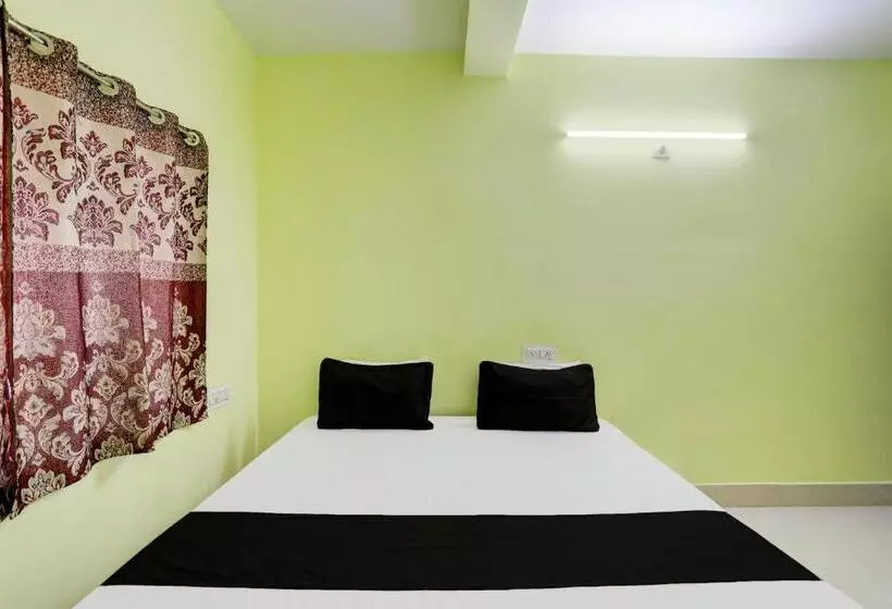 Hotelli Oyo Gurukrupa Lodge