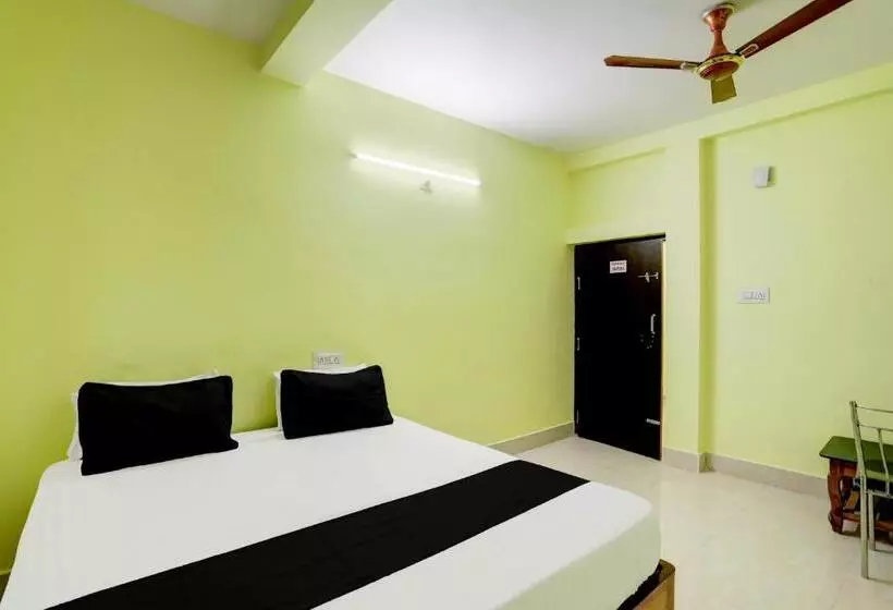 Hotelli Oyo Gurukrupa Lodge
