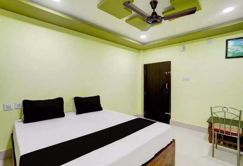 Hotelli Oyo Gurukrupa Lodge