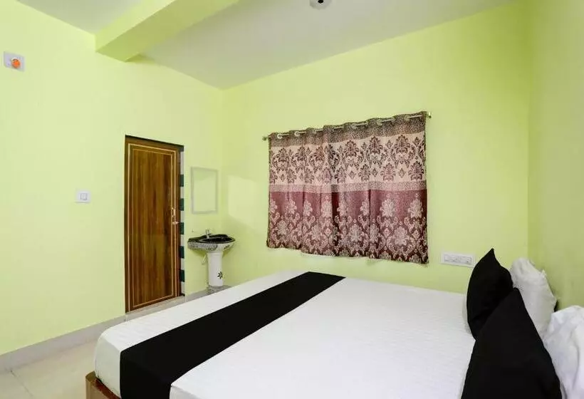 Hotelli Oyo Gurukrupa Lodge