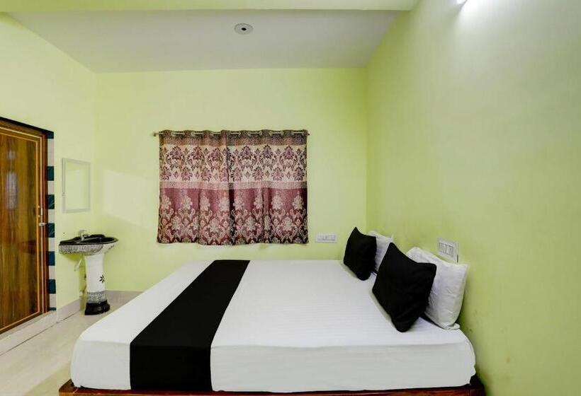 בית מלון כפרי Oyo Gurukrupa Lodge