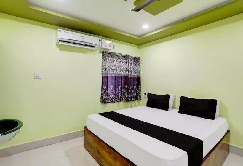 Hotelli Oyo Gurukrupa Lodge