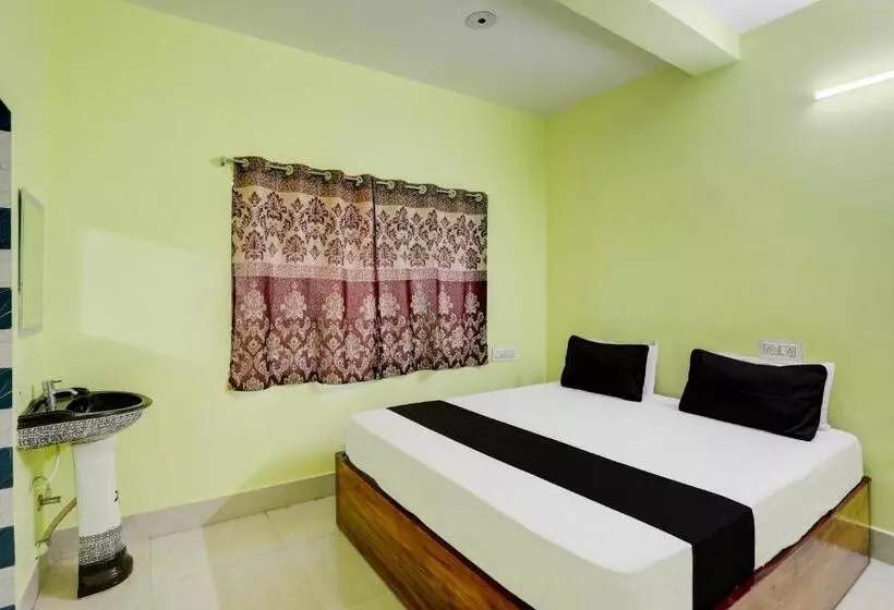Hotelli Oyo Gurukrupa Lodge
