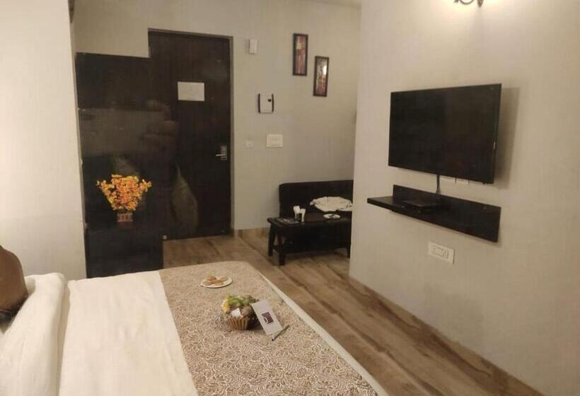 בית מלון כפרי Shivay Adventure  Vrindavan