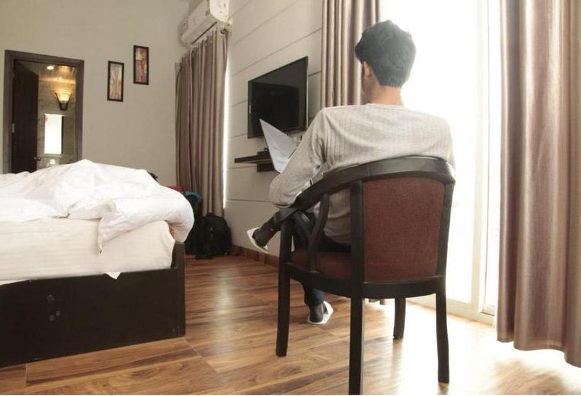 בית מלון כפרי Shivay Adventure  Vrindavan