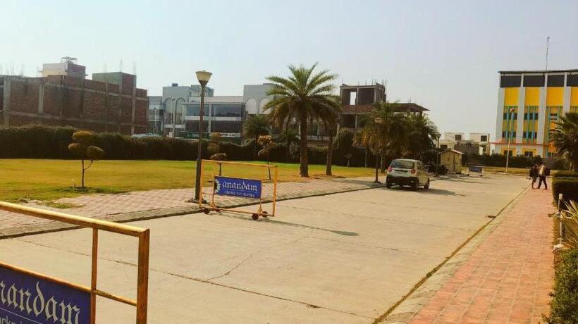 בית מלון כפרי Shivay Adventure  Vrindavan