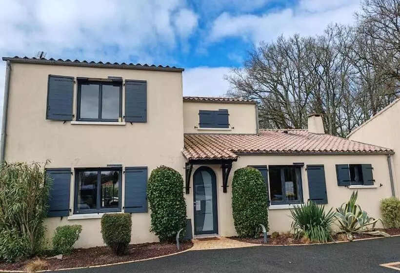 Majatalo Hébergement Proche Aéroport De Nantes