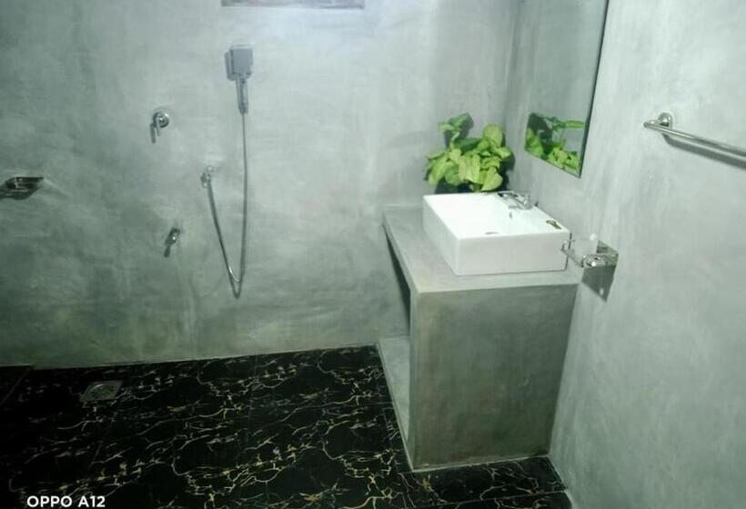 Pensió Jayamina Surf House