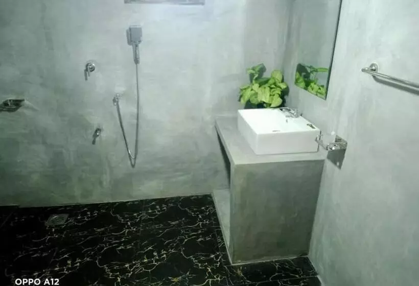 Majatalo Jayamina Surf House