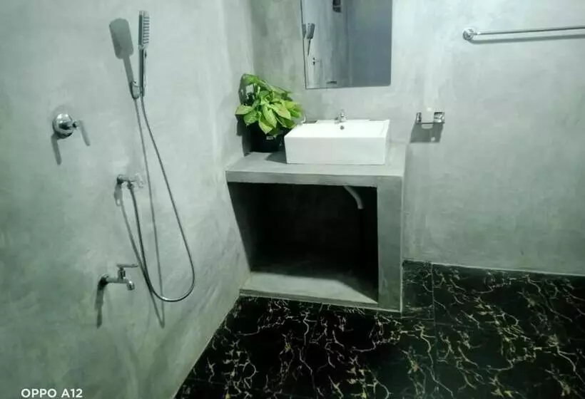 Majatalo Jayamina Surf House