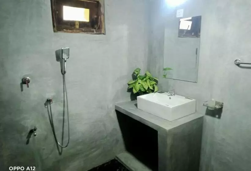 Majatalo Jayamina Surf House