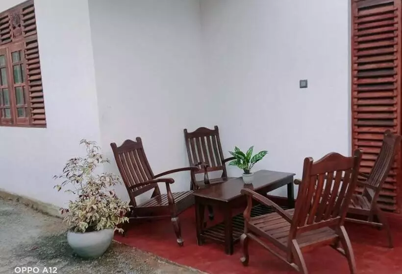 Majatalo Jayamina Surf House