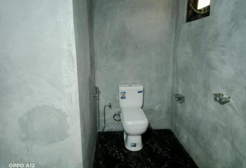 Pensió Jayamina Surf House