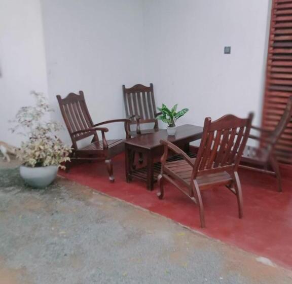 Pensió Jayamina Surf House