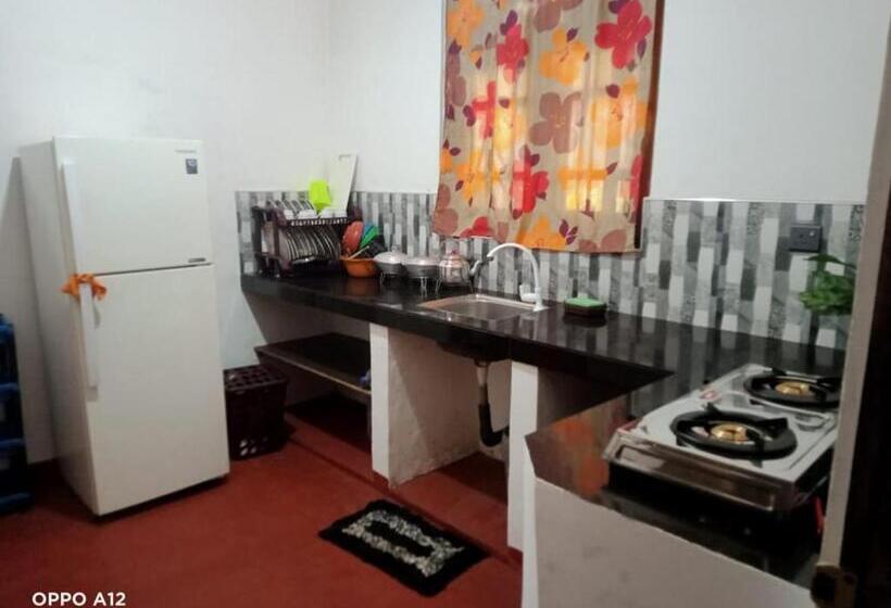 Pensió Jayamina Surf House