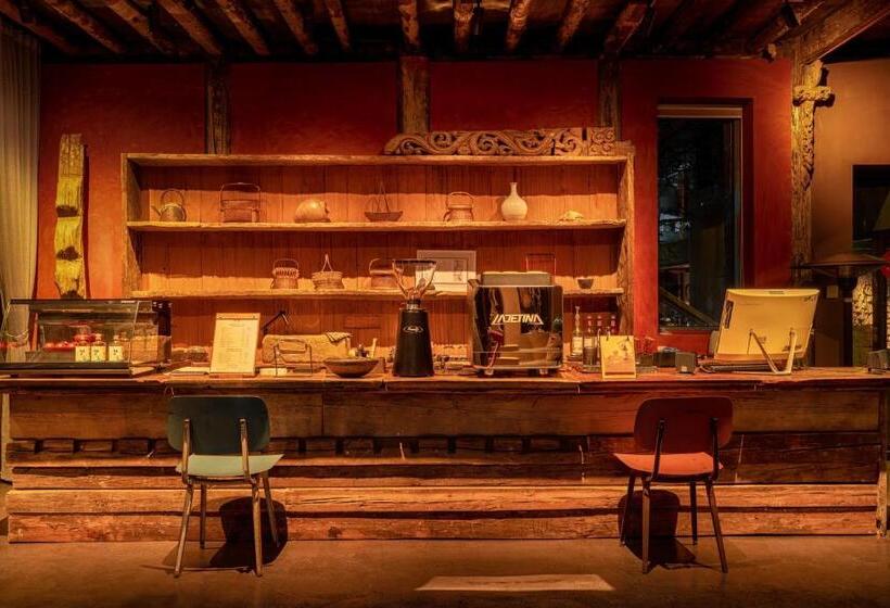 Pensjonat Qushe Snowy Mountain View Art B&b