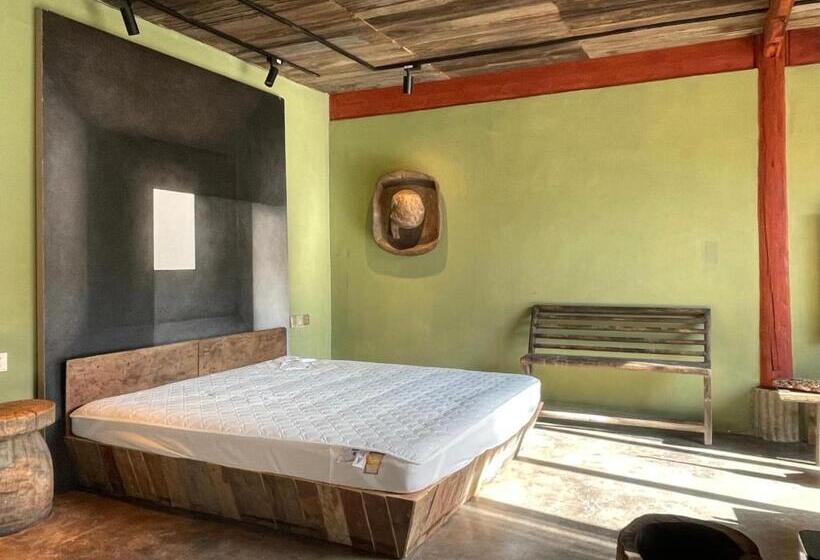 Pensjonat Qushe Snowy Mountain View Art B&b