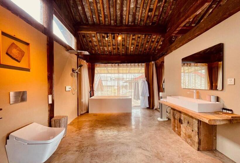 Pensão Qushe Snowy Mountain View Art B&b