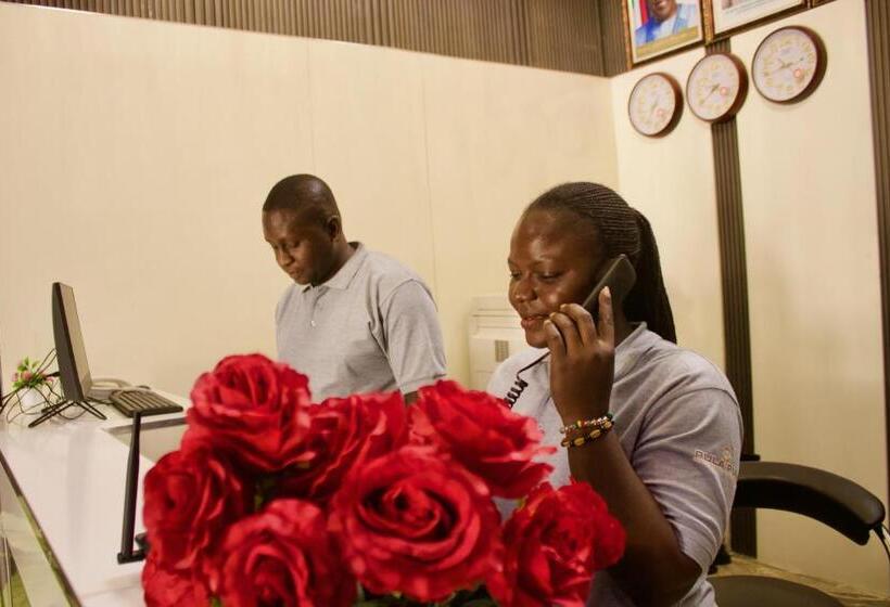 Pula Pula Luxury Hotel And Suites