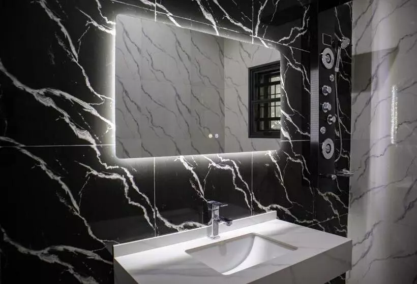Pula Pula Luxury Hotel And Suites