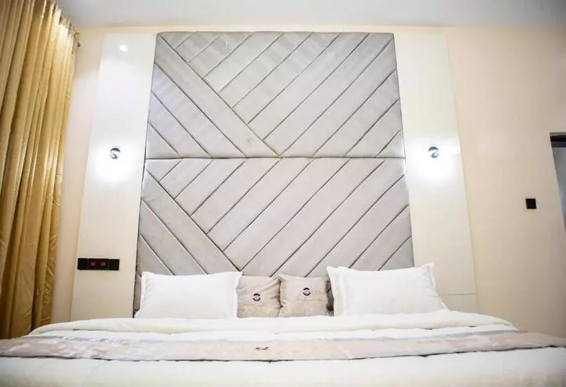 Pula Pula Luxury Hotel And Suites