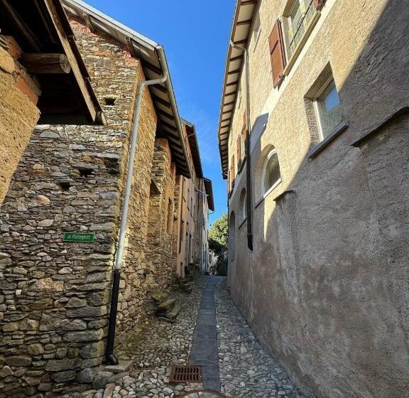 Aamiaismajoitus (B&B) Il Borgo Di Astano