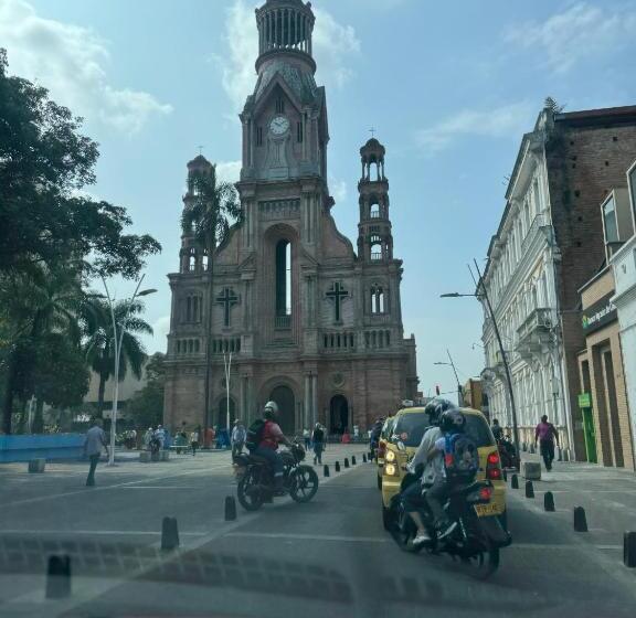 هتل La Central Belalcazar Palmira