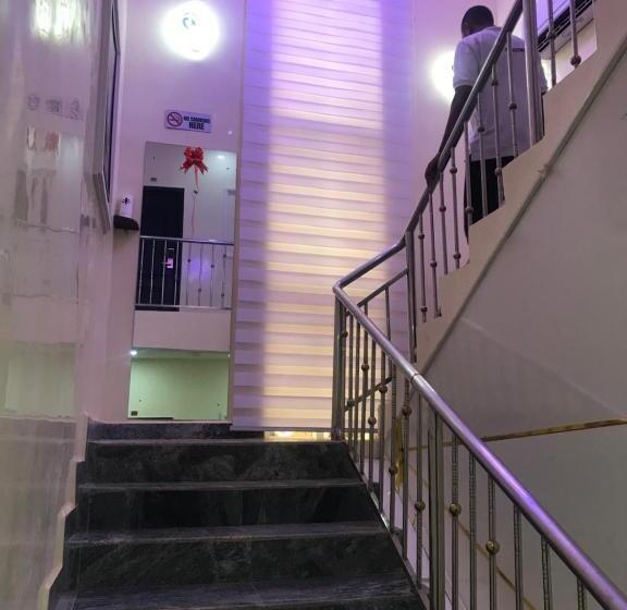 هتل Connery Homes