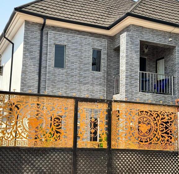 هتل Connery Homes