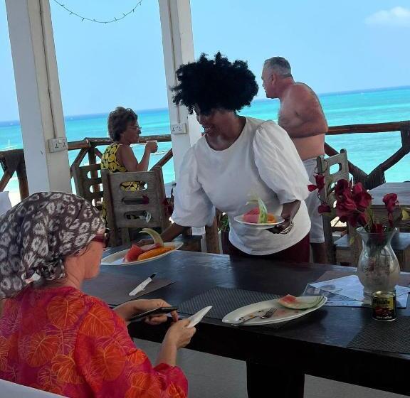 هتل Kassandra Beach