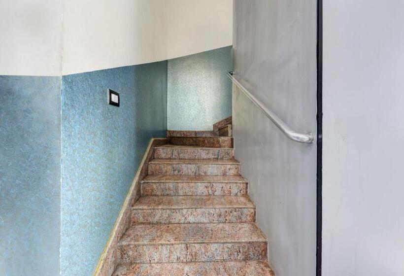 酒店 Oyo 823110 Lakshmi Deluxe Lodge