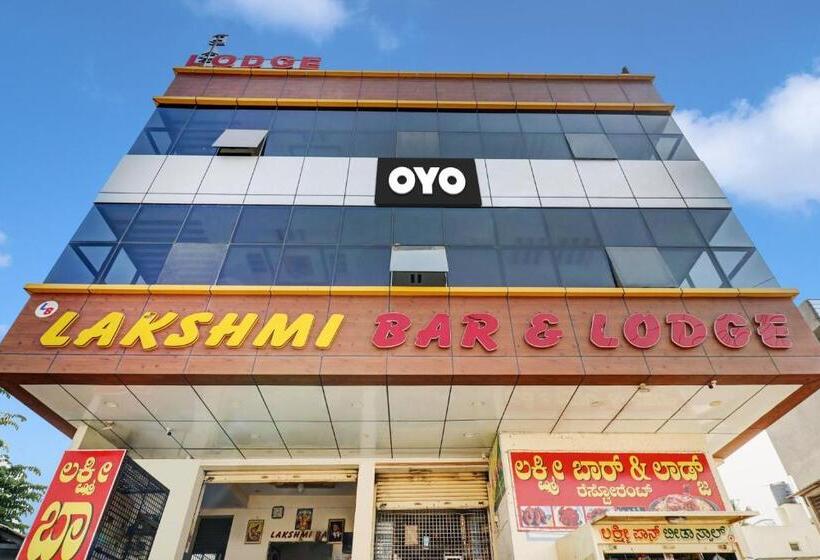 酒店 Oyo 823110 Lakshmi Deluxe Lodge