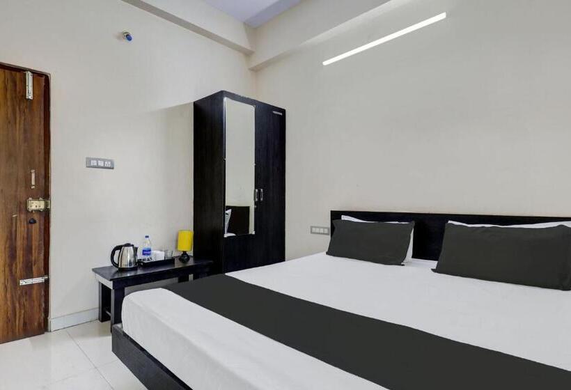 酒店 Oyo 823110 Lakshmi Deluxe Lodge