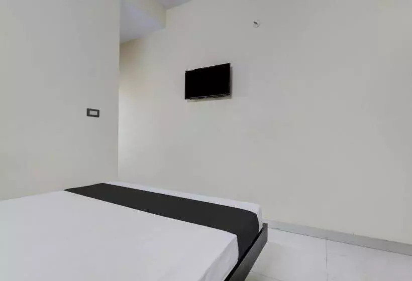 ホテル Oyo 823110 Lakshmi Deluxe Lodge