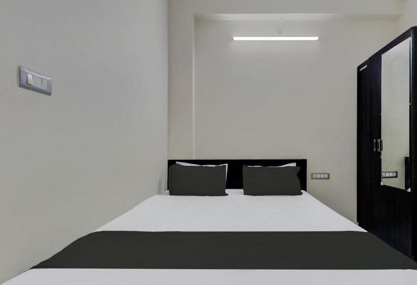 酒店 Oyo 823110 Lakshmi Deluxe Lodge