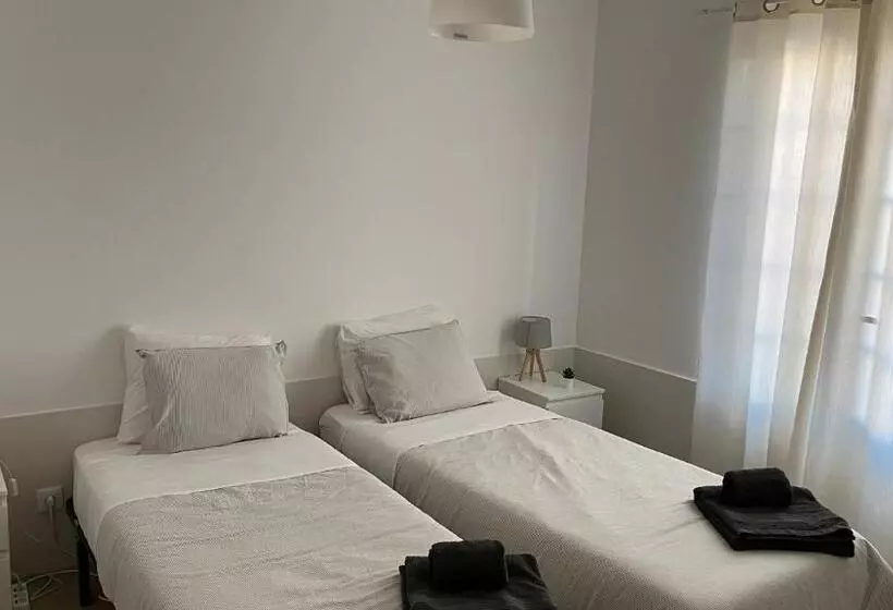 پانسیون Espírito Azul Guest House   Rooms To Rent, 2 Minutes Walking From The Beach, Marina And Our Dive Cen