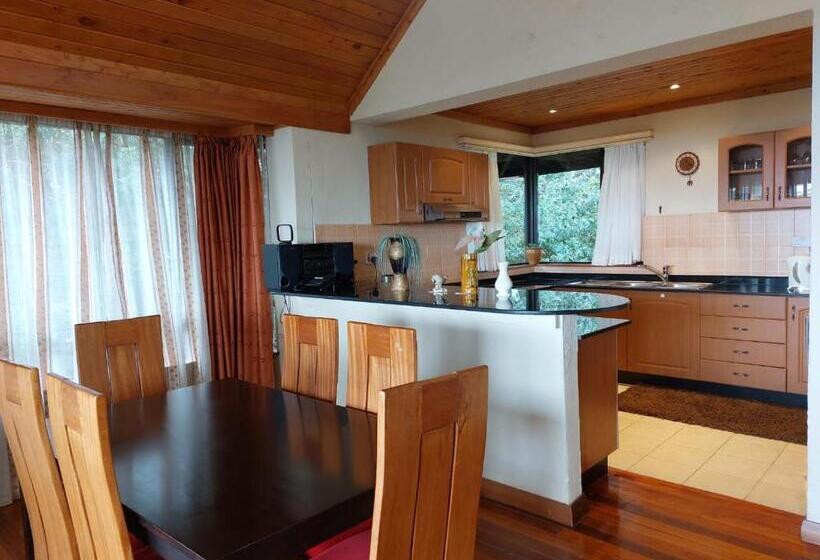 پانسیون Lacasa Estate