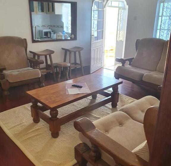 پانسیون Lacasa Estate