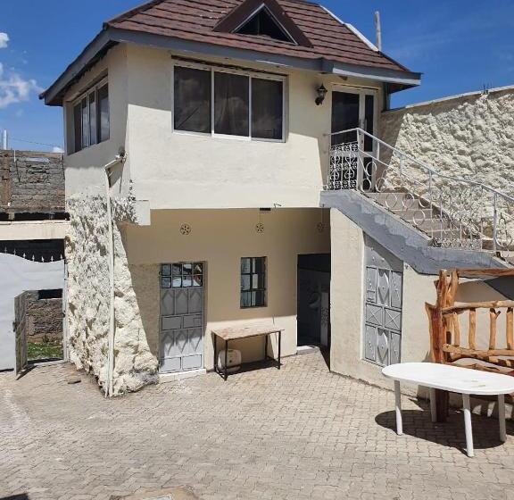 پانسیون Lacasa Estate