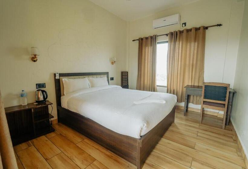 هتل Sauraha Village