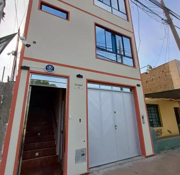 ペンション Cardos Hostal