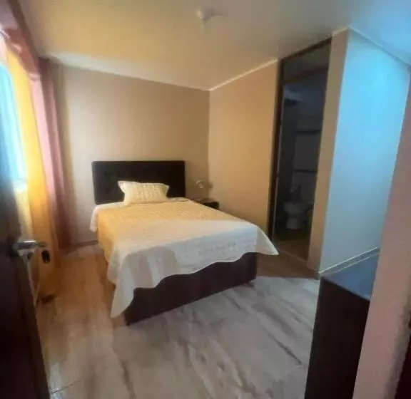 ペンション Cardos Hostal