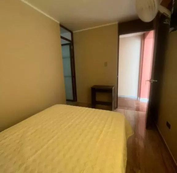 ペンション Cardos Hostal